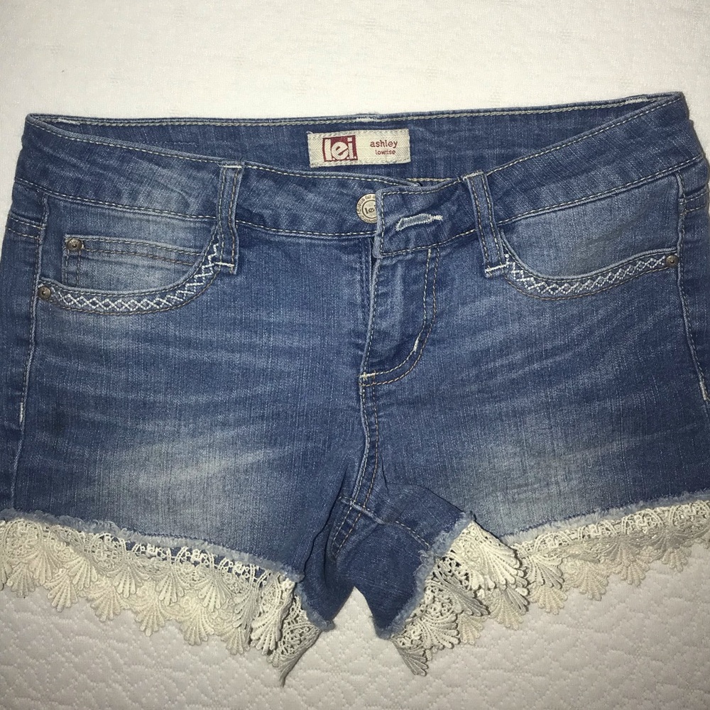 LEI lacy low rise shorts